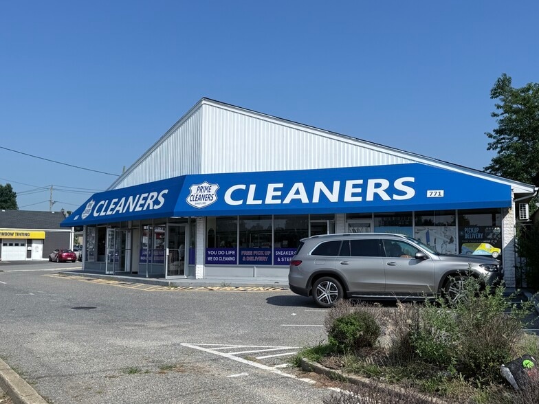 771a-775 Farmingdale rd, West Babylon, NY for sale - Building Photo - Image 2 of 5