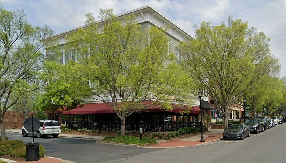 1096 Assembly Dr, Fort Mill, SC à louer - Photo du bâtiment - Image 2 de 8