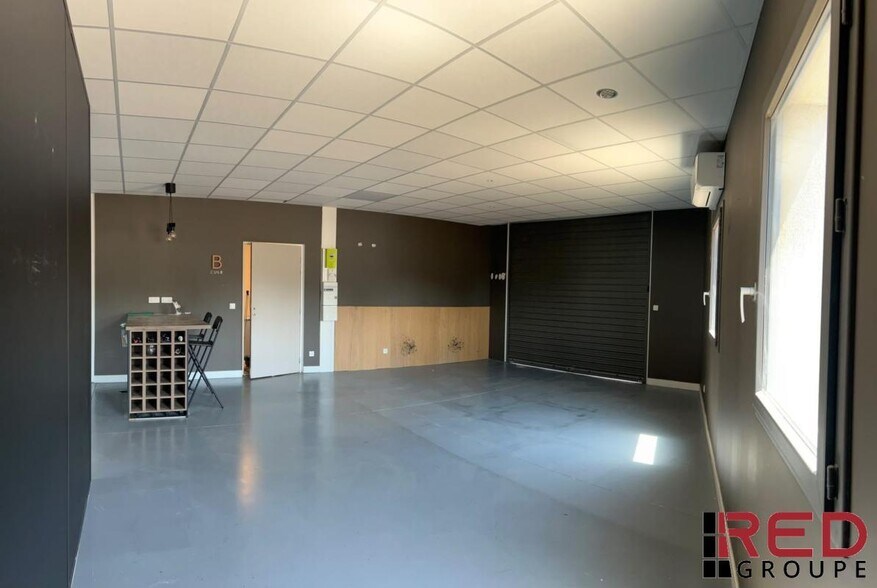 Flex in Aix-en-Provence for lease - Interior Photo - Image 2 of 12