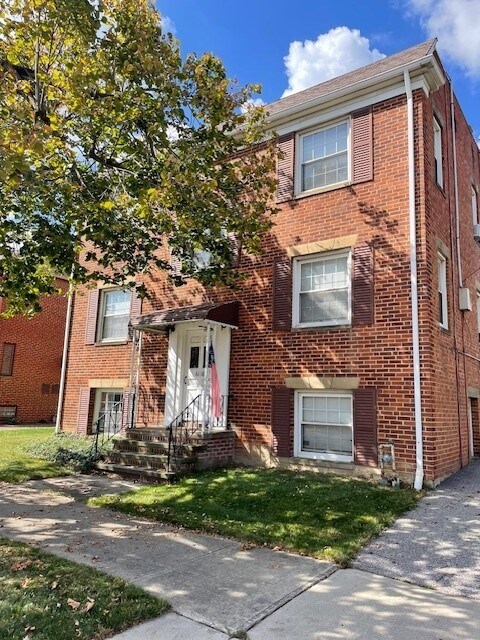 6118 Ridge Rd, Parma, OH à vendre Photo principale- Image 1 de 2
