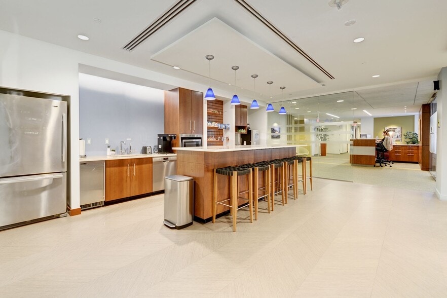 4800 Hampden Ln, Bethesda, MD for lease - Building Photo - Image 3 of 10