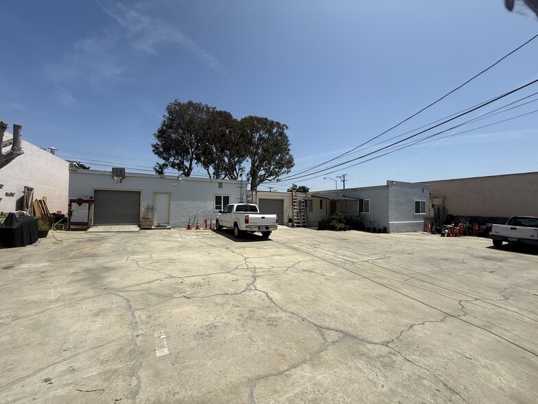 2317 Orange Ave, Signal Hill, CA for sale - Building Photo - Image 2 of 7