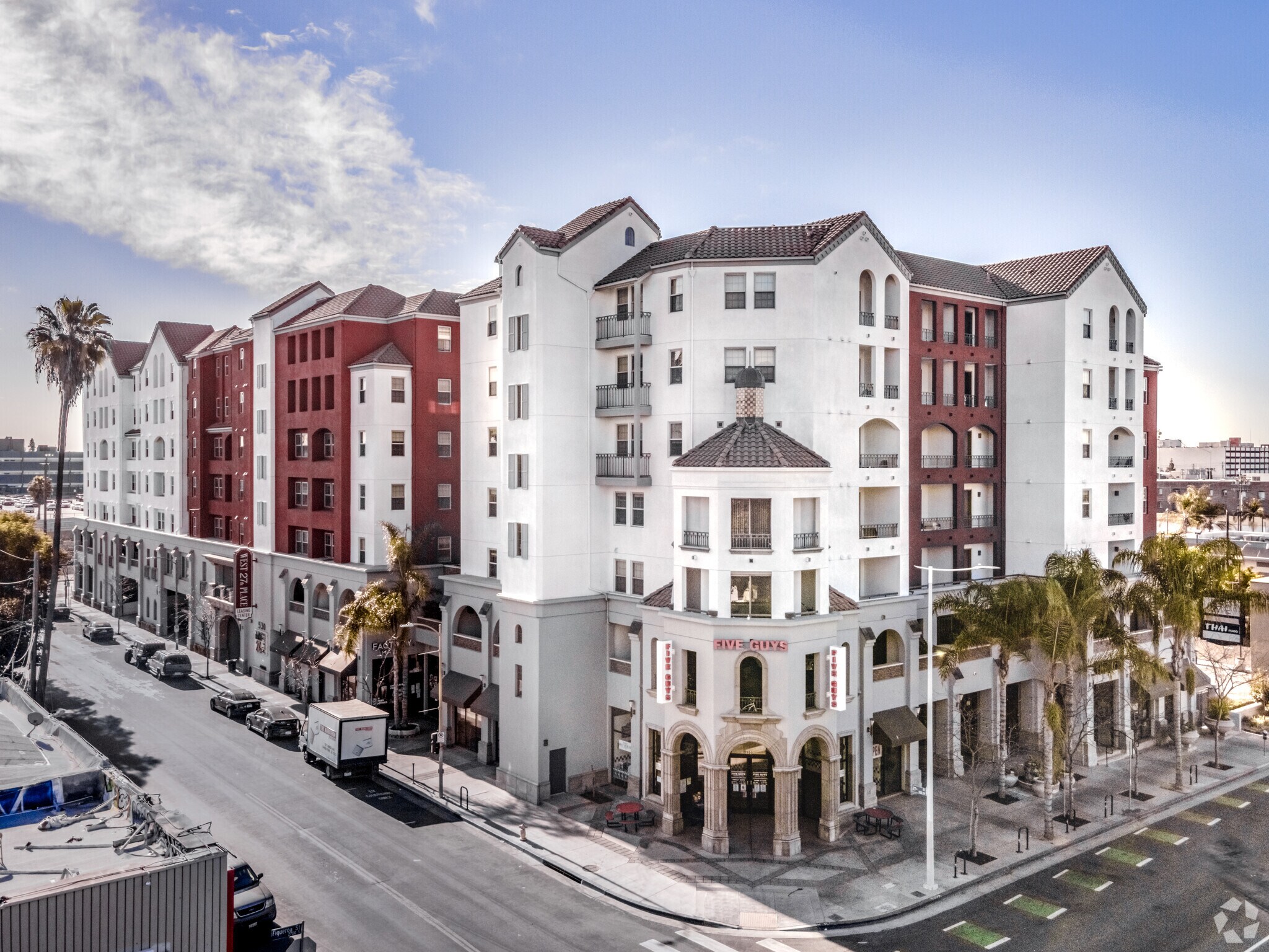 2700 S Figueroa St, Los Angeles, CA à louer Photo du bâtiment- Image 1 de 6