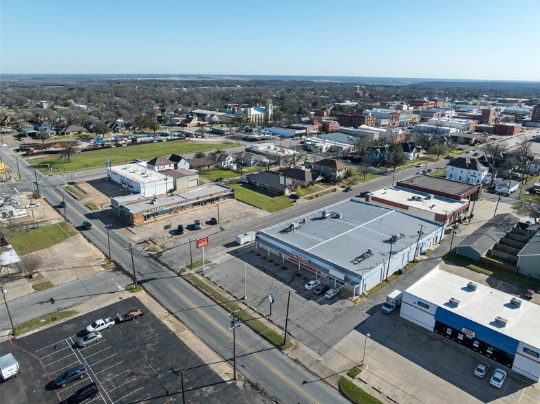 200 S Armstrong Ave, Denison, TX for sale - Building Photo - Image 3 of 40