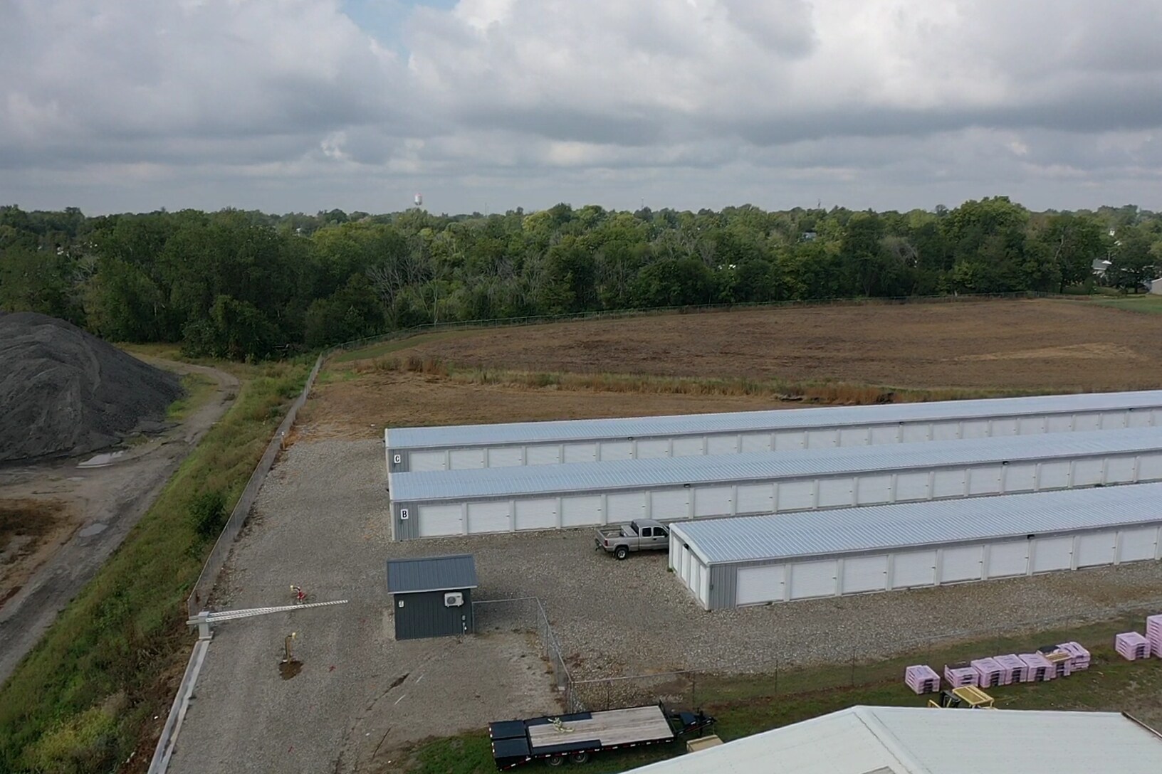 Executive Storage portefeuille de 2 propriétés à vendre sur LoopNet.ca Photo du bâtiment- Image 1 de 7