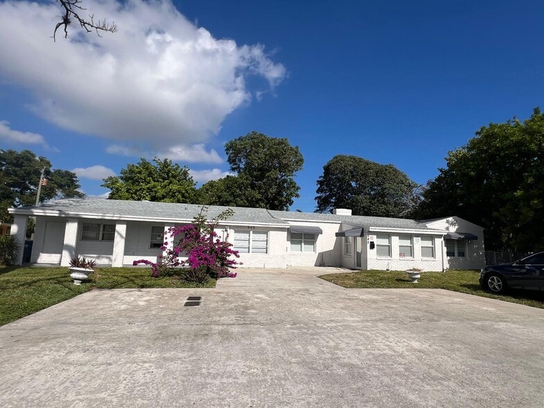 545 Ne 23rd St, Wilton Manors, FL for lease - Building Photo - Image 3 of 19
