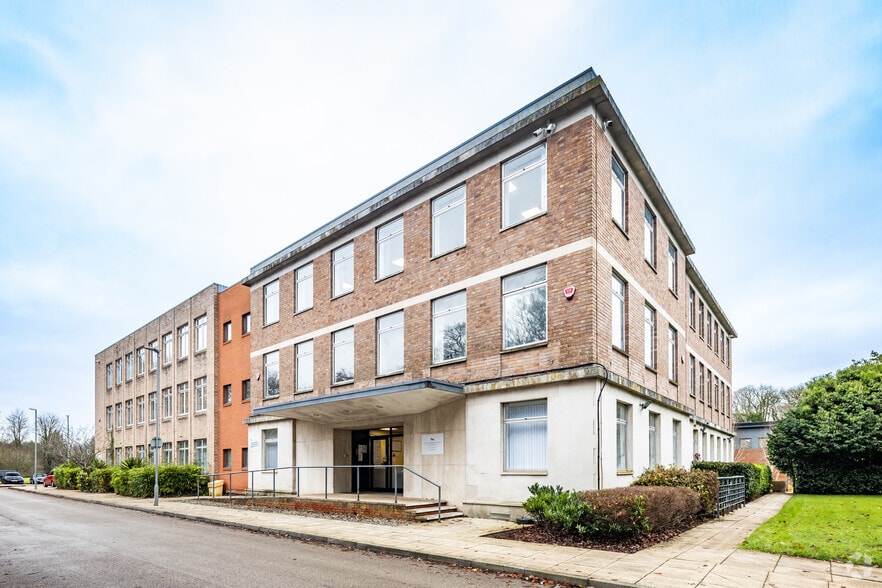 Hooton Rd, Ellesmere Port à louer - Photo du bâtiment - Image 1 de 18