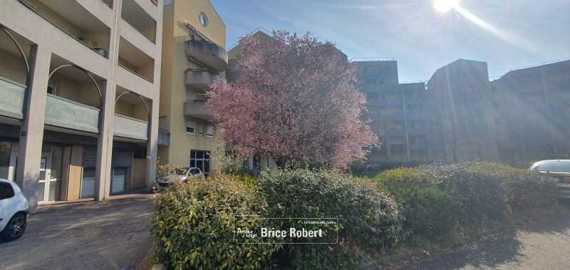 Bureau dans Bron à vendre - Photo du bâtiment - Image 1 de 6