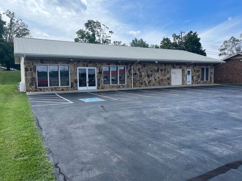 7426 Maynardville Hwy, Knoxville, TN à vendre - Photo du bâtiment - Image 1 de 20