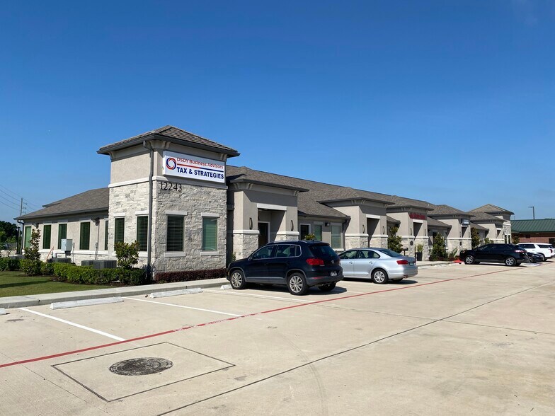 12243 Queenston Blvd, Houston, TX à louer - Photo du bâtiment - Image 2 de 6