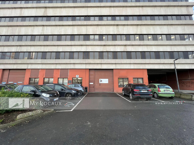 Flex in Nanterre for lease - Building Photo - Image 1 of 6