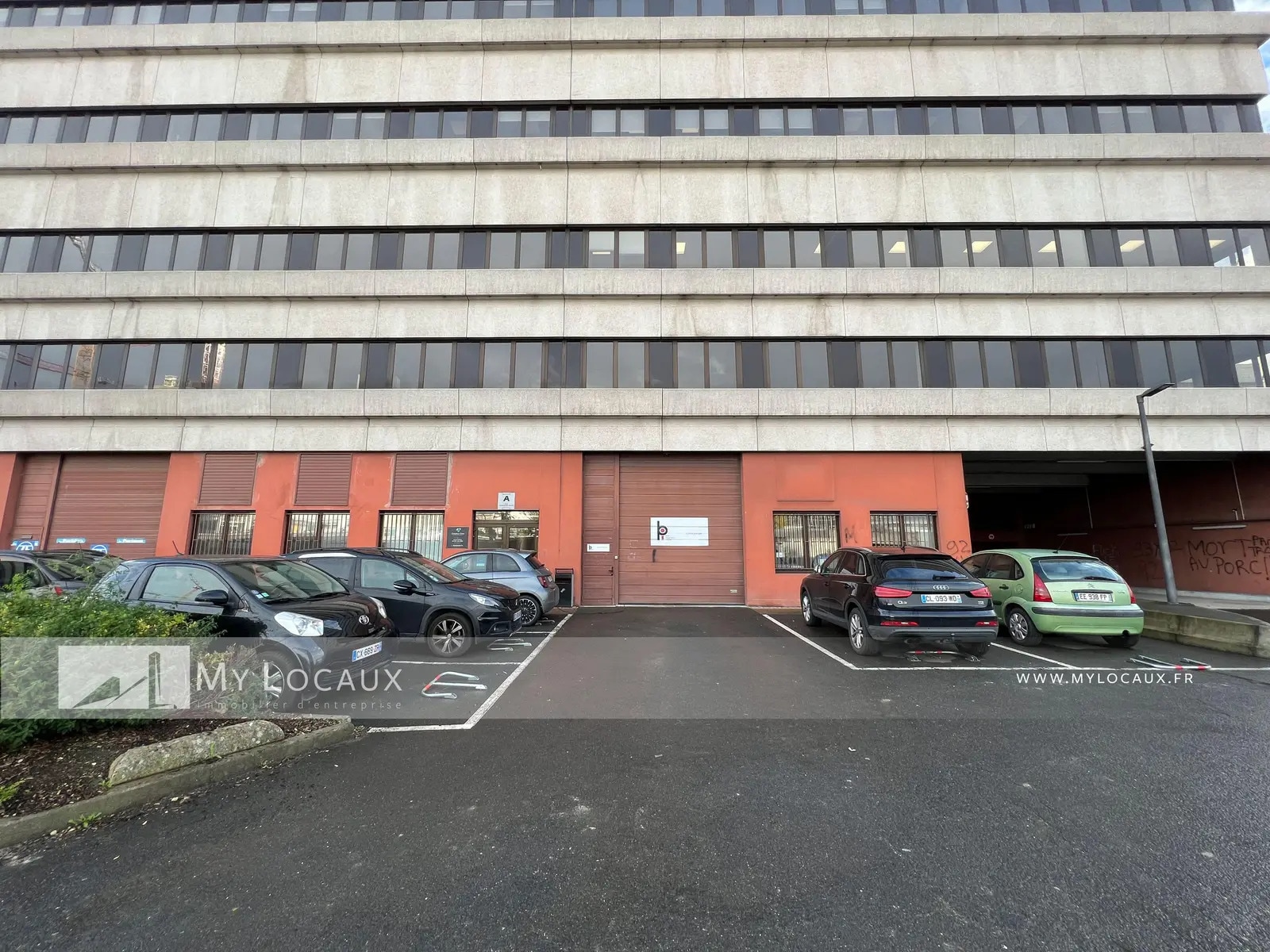 Flex in Nanterre for lease Building Photo- Image 1 of 7