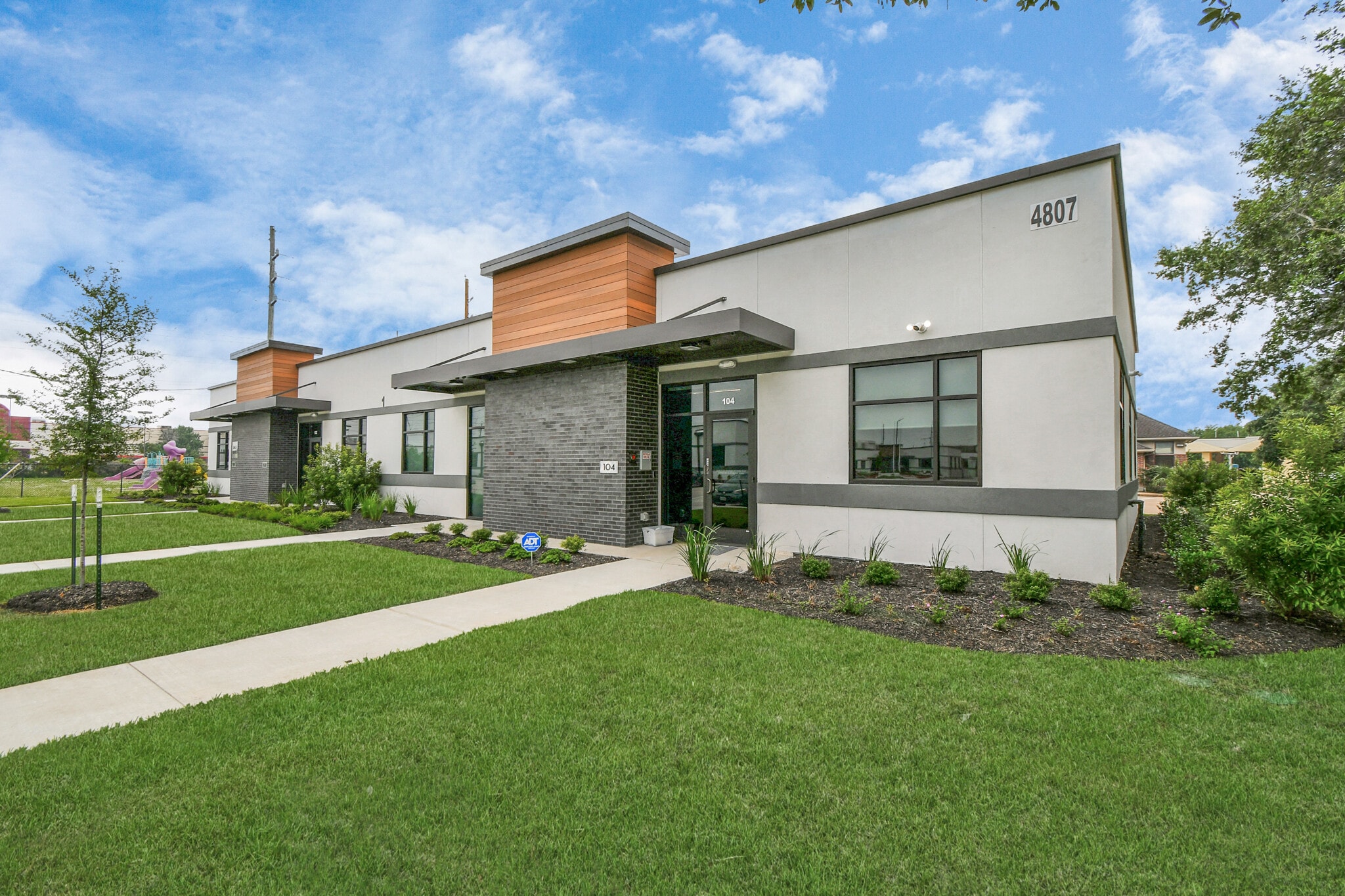 4807 Sugar Grove Blvd, Stafford, TX for lease Building Photo- Image 1 of 2