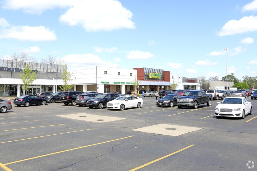 731-931 E Big Beaver Road, Troy, MI for lease - Building Photo - Image 2 of 8