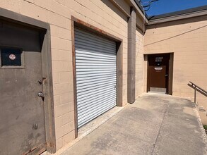 211 W 3rd St, Taylor, TX for lease Building Photo- Image 2 of 15