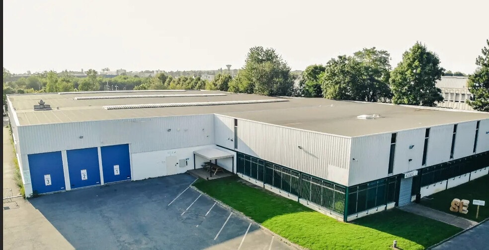 1 Rue De La Lucarne Saint Lazare, Saint-Witz for lease - Building Photo - Image 1 of 9