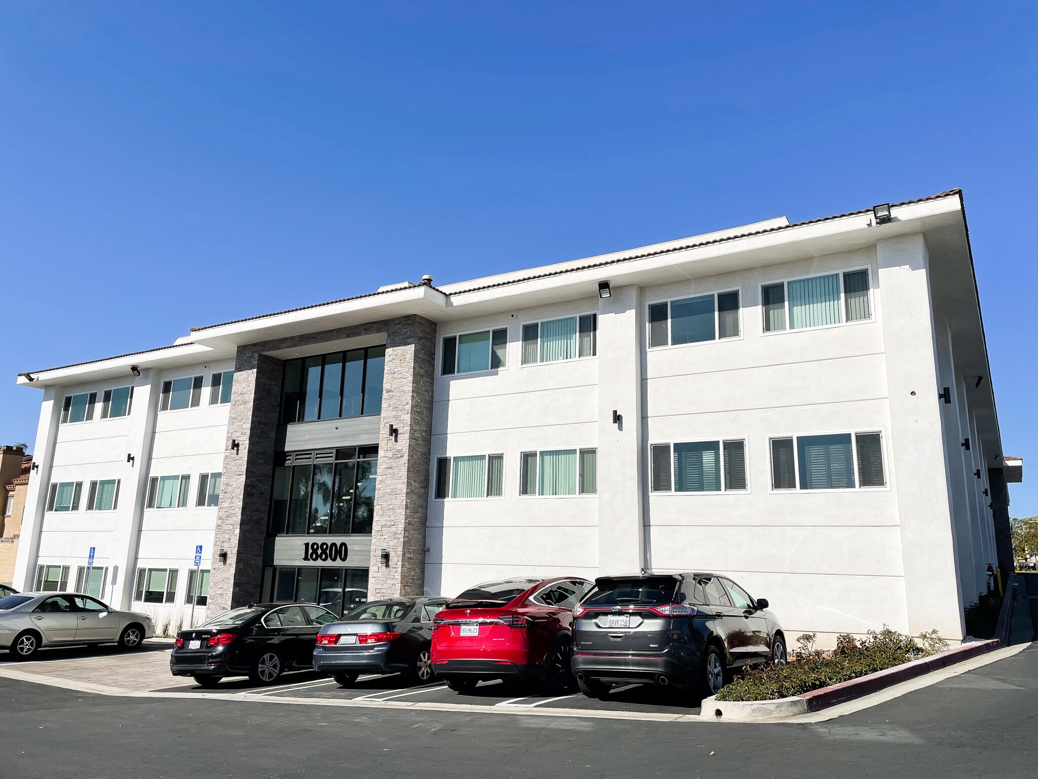 18800 Main St, Huntington Beach, CA for lease Primary Photo- Image 1 of 18