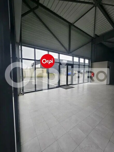 Commerce de détail dans Cormontreuil à louer - Hall d’entrée - Image 2 de 4