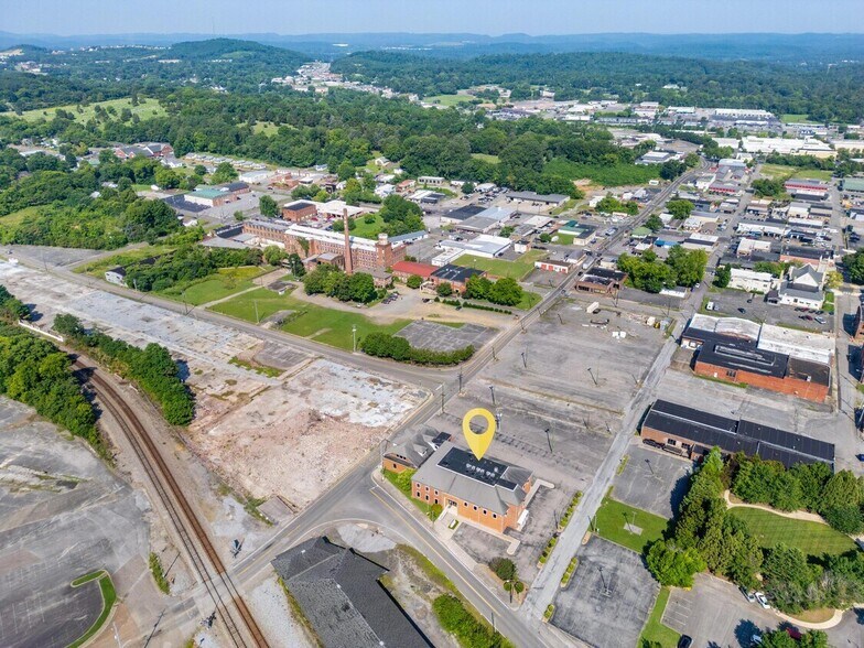 240 Edwards St, Cleveland, TN à vendre - Photo du bâtiment - Image 2 de 66