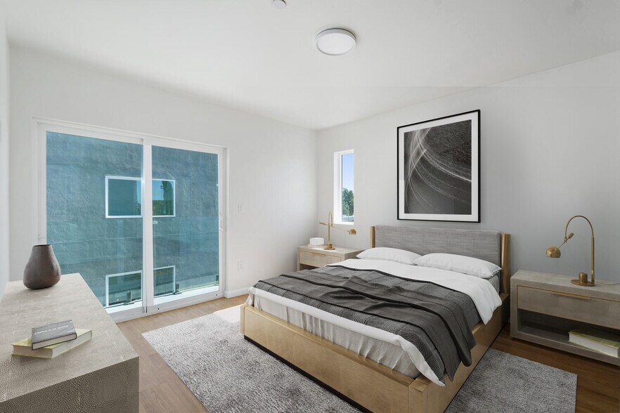 2636 Virginia Rd, Los Angeles, CA for sale - Interior Photo - Image 2 of 36