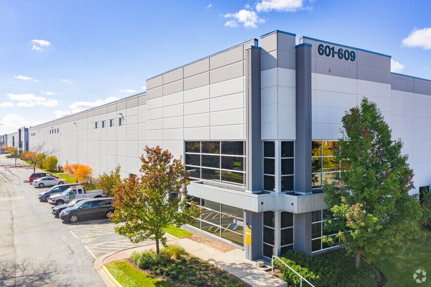601-609 Dempster St, Mount Prospect, IL for lease - Building Photo - Image 3 of 20