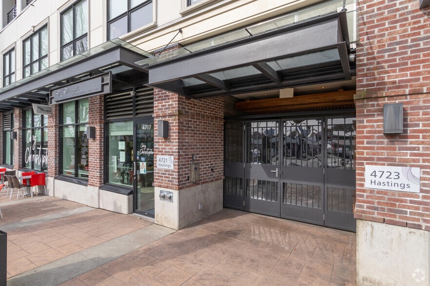 4717-4725 Hastings St, Burnaby, BC for sale - Building Photo - Image 3 of 5