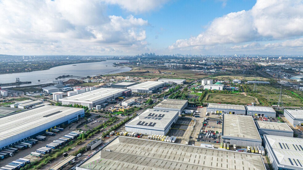 Choats Rd, Dagenham à louer - Photo du bâtiment - Image 2 de 23