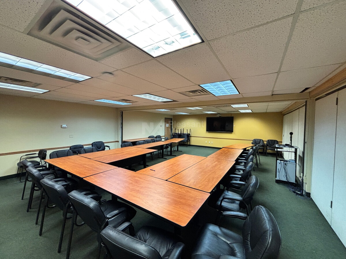 2110-2130 E Aurora Rd, Twinsburg, OH 44087 - Unité 2112 -  - Photo intérieure - Image 2 of 7