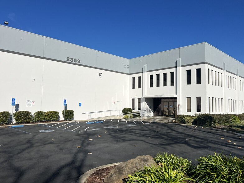 2399 W Winton Ave, Hayward, CA for lease - Primary Photo - Image 1 of 6