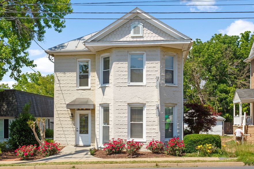 380 E Market St, Harrisonburg, VA for lease - Building Photo - Image 3 of 39