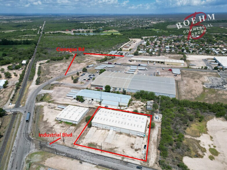 995 Industrial Blvd, Del Rio, TX à louer - Photo du bâtiment - Image 1 de 44