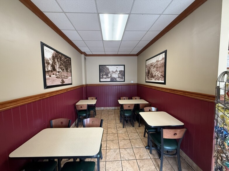85 Granite St, Westerly, RI for lease - Building Photo - Image 3 of 6