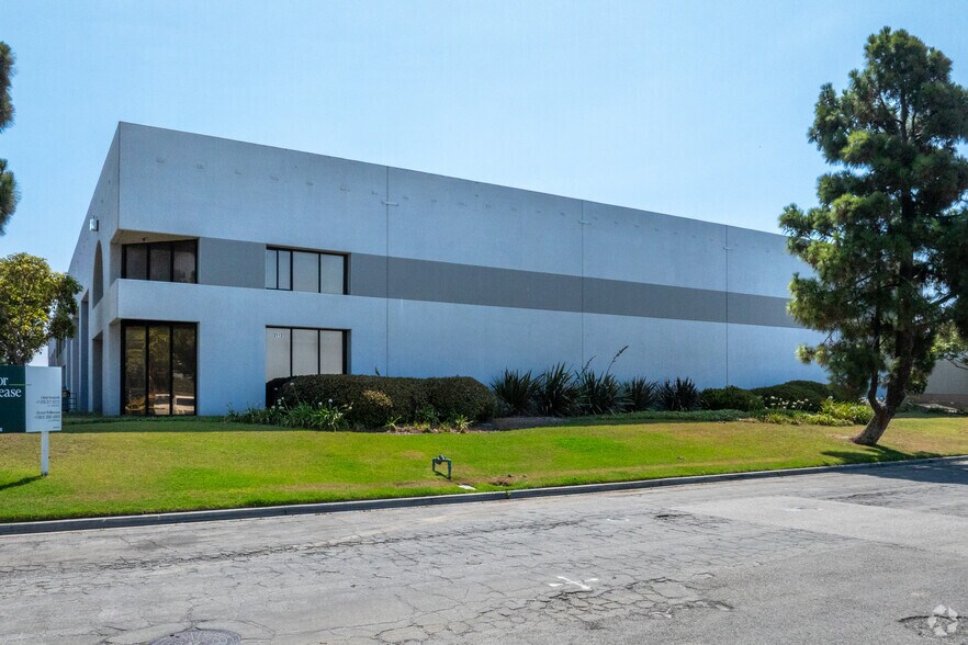 3112 Seaborg Ave, Ventura, CA à louer - Photo du bâtiment - Image 2 de 3