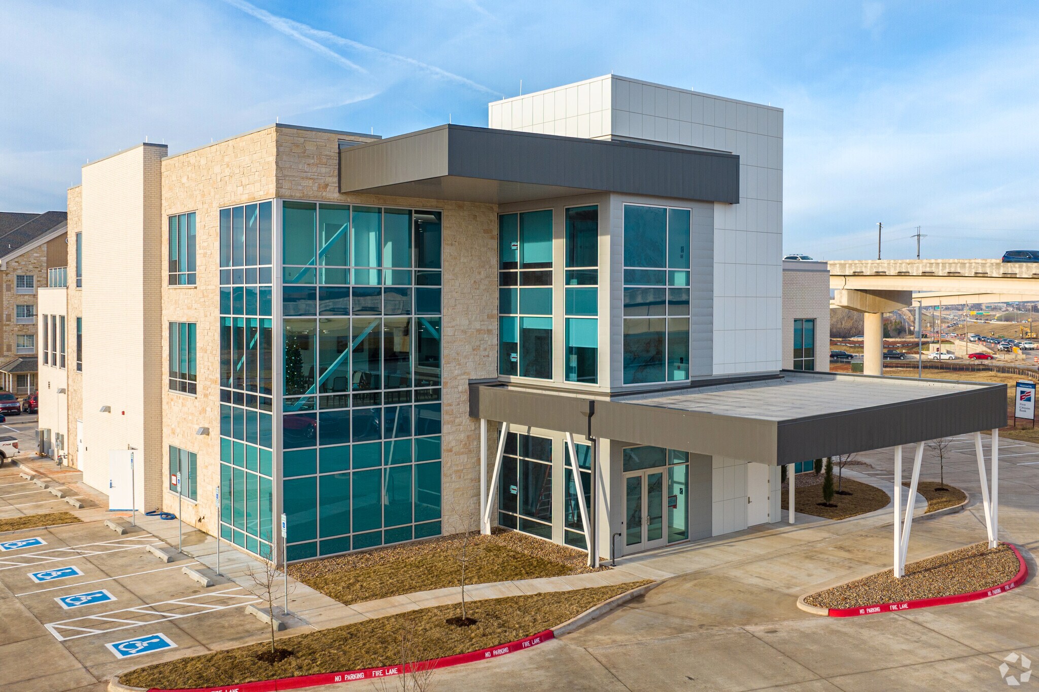 13601 W Memorial Park Dr, Oklahoma City, OK à louer Photo du bâtiment- Image 1 de 15