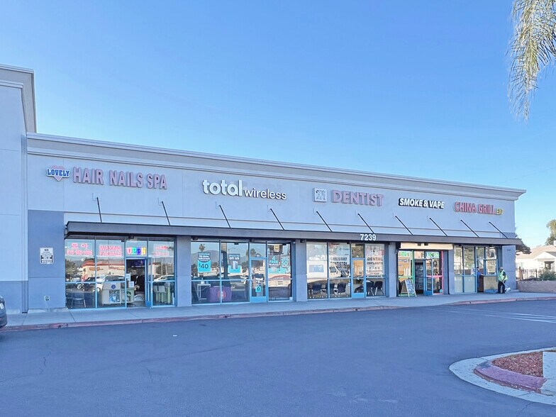 7221-7239 Van Nuys Blvd, Van Nuys, CA à louer - Photo du bâtiment - Image 2 de 12