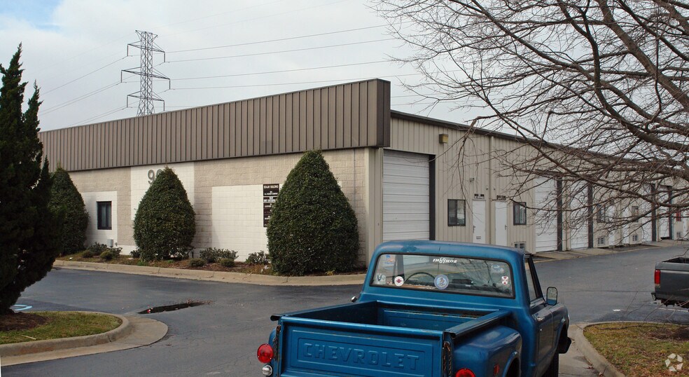 908 Executive Ct, Chesapeake, VA à vendre - Photo du bâtiment - Image 3 de 8