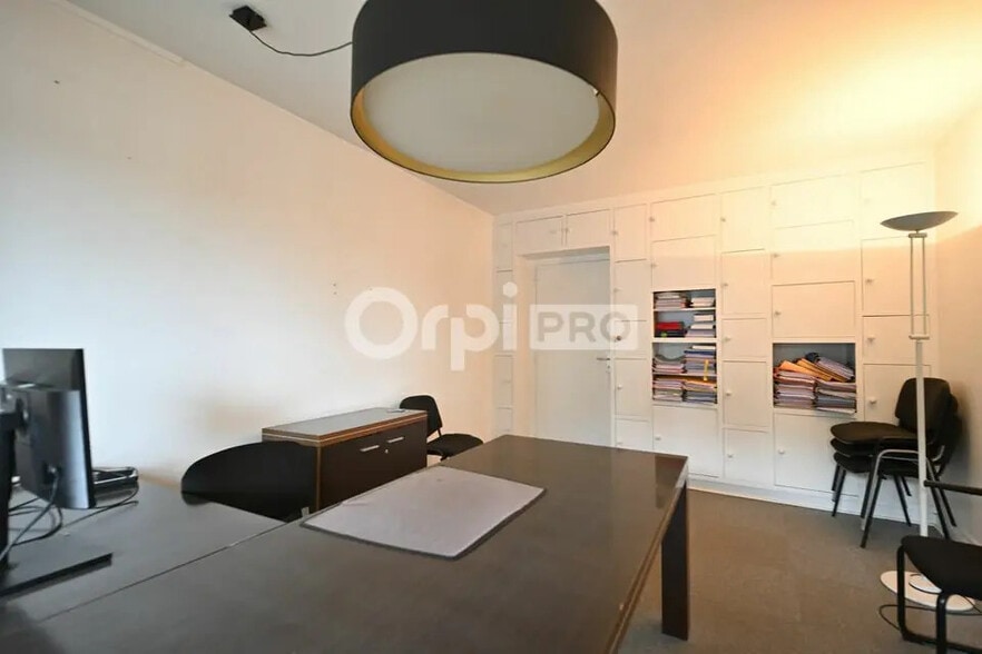 Office in Vénissieux for lease - Interior Photo - Image 2 of 9