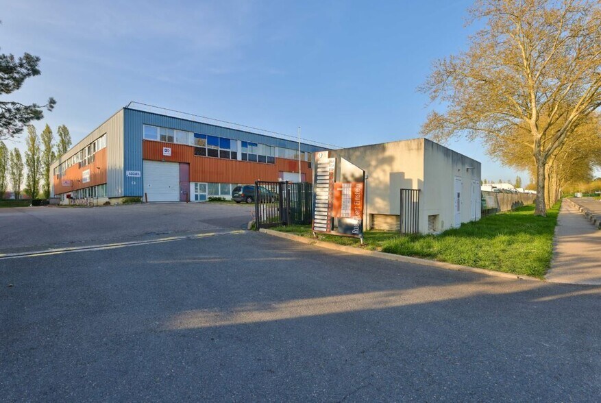 Industriel dans Trappes à louer - Photo du bâtiment - Image 2 de 6