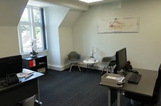 Kingswick Dr, Ascot for lease Interior Photo- Image 2 of 5