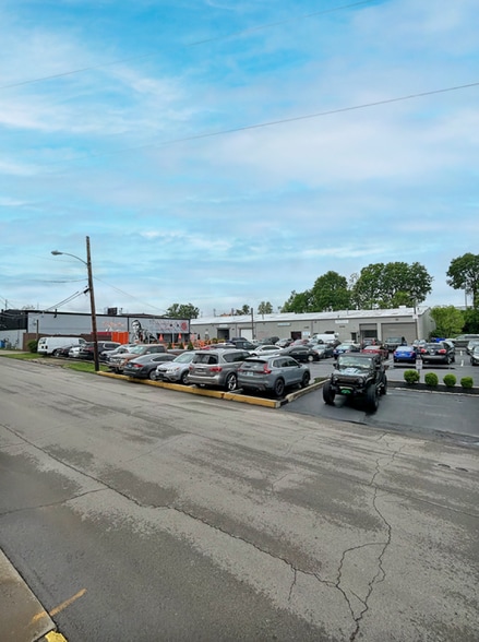 441 Hayman Ave, Lexington, KY for lease - Building Photo - Image 2 of 4