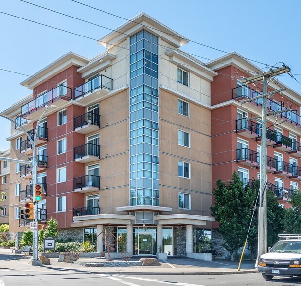 3185 Tillicum Rd, Victoria, BC for sale - Primary Photo - Image 1 of 27