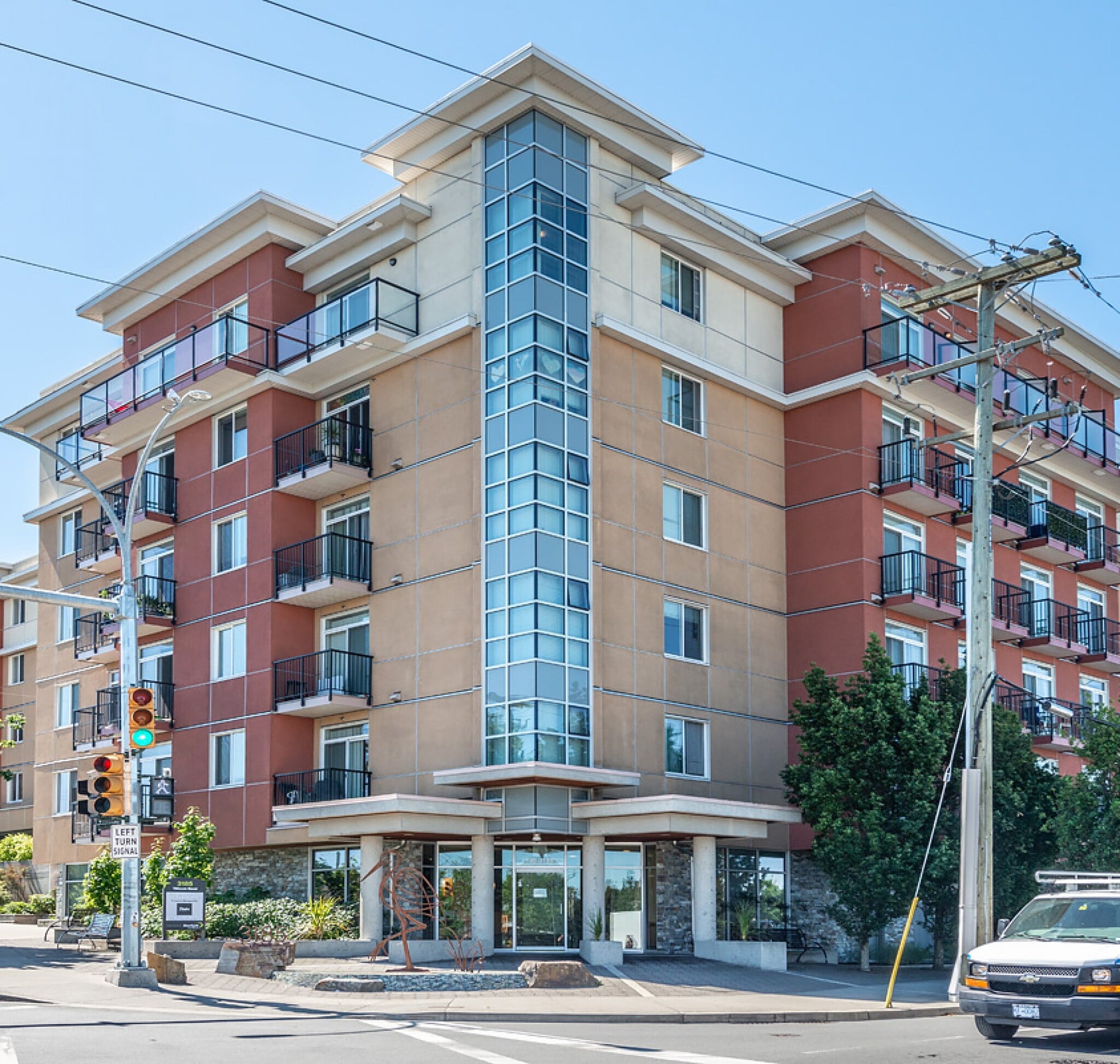 3185 Tillicum Rd, Victoria, BC for sale Primary Photo- Image 1 of 28