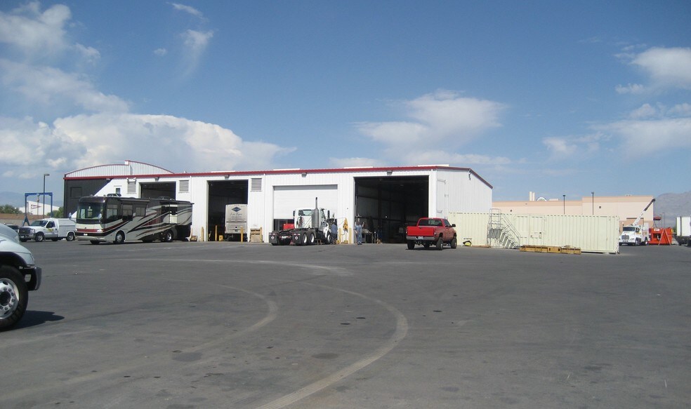 4610 Vandenberg Dr, North Las Vegas, NV à louer - Photo du bâtiment - Image 1 de 10