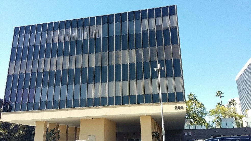 255 N D St, San Bernardino, CA à louer - Photo du bâtiment - Image 1 de 6