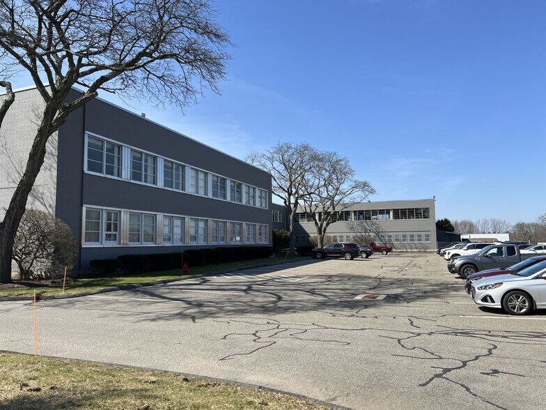 500 S Broad St, Meriden, CT à louer - Photo du bâtiment - Image 3 de 21