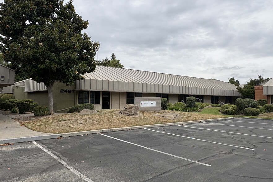 2491 W Shaw Ave, Fresno, CA for sale - Building Photo - Image 1 of 3