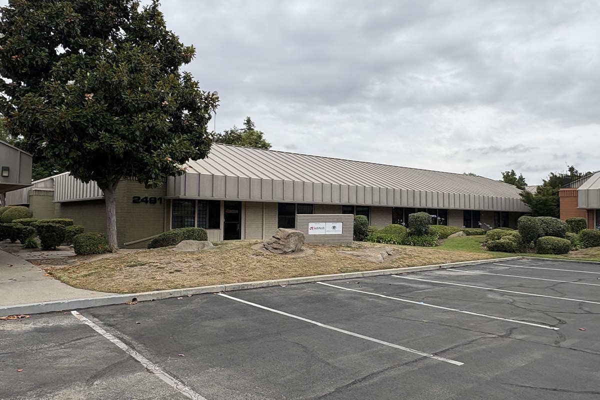 2491 W Shaw Ave, Fresno, CA à vendre Photo du bâtiment- Image 1 de 4