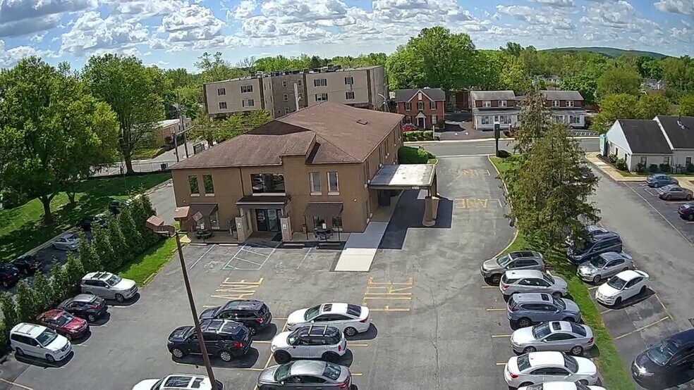 324 E Main St, Newark, DE à louer - Photo du bâtiment - Image 2 de 5