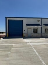 8081 Old Bastrop Rd, New Braunfels, TX for lease Interior Photo- Image 2 of 13