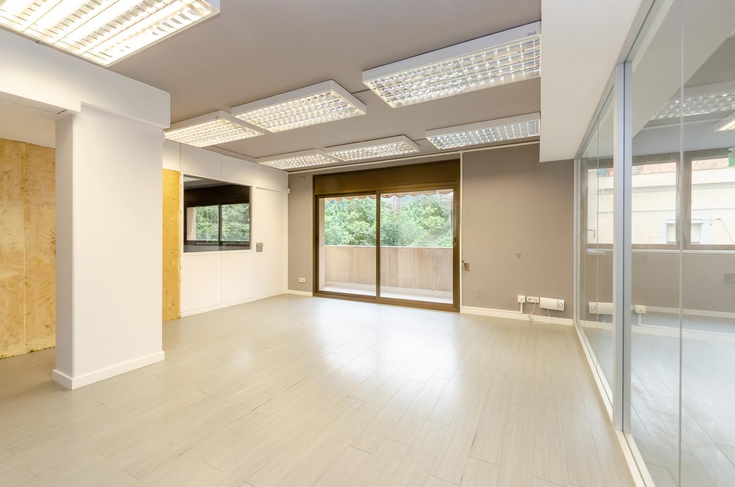 Office in L'Hospitalet de Llobregat, Barcelona for lease Interior Photo- Image 1 of 31